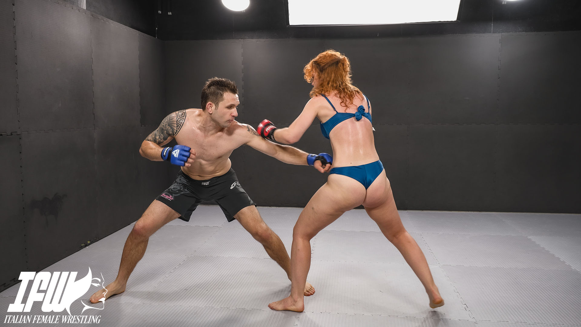 IFW745 – OLIVIA VS ALBERTO – CATFIGHT WITH PUNCHES